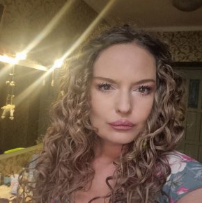   €10 за 1,5 км с такси или избити зъби: Актриса се изповядва