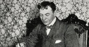 Много обичам работата, с часове бих седял да наблюдавам хората, които работят. - Джером К. Джером