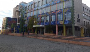 25-годишен учител обвинен в разпространяване на голи снимки на 13-годишно момиче, блудствал с 16-годишно 