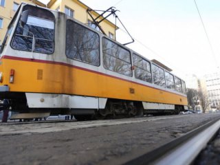    Камион прегази възрастен мъж на слизане от трамвай на бул. Шипченски проход