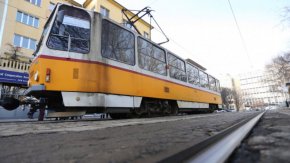    Камион прегази възрастен мъж на слизане от трамвай на бул. Шипченски проход