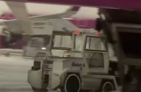   Танци с багажи на Летище София - смях и срам: ВИДЕО НА НОЩТА