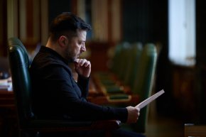 Зеленский отхвърли твърденията на FT, че готви избори в Украйна