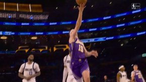 ЛеБрон Джеймс става най-възрастният играч с трипъл-дабъл в победата на Лейкърс с 124-104 над Маверикс