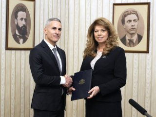 Гюров представи кабинета си