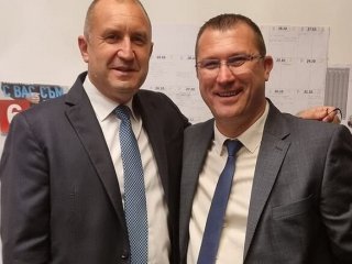 Копринков започна бизнес в отпуска от президенството, приема между спалнята и джакузито в 5-звездния Анел кандидат-депутати   