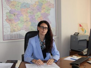 Обрат: министърката в оставка се върна в МРРБ