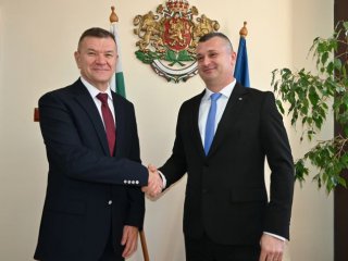 Областен и замът му са съдружници във фирма