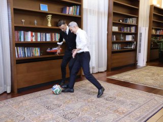 Бербатов, оставка заради газенето на закона с оръжието в G-класата