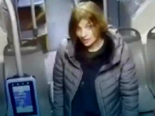Жена намушка четирима в сърцето на София, по двама на метростанция и в автобус