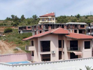 Имотният пазар замръзна, няма сделки, следва спад