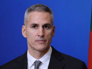 Дълг с рекордна лихва изтегли Гюров в почивния понеделник