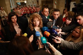 Свиквам НС до седмица, кабинет ще има още с първия мандат: Йотова