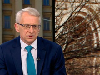 Далеч сме от това да сме една партия с ДБ: Денков