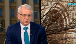 Далеч сме от това да сме една партия с ДБ: Денков