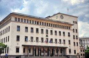 БНБ: Домакинствата увеличават кредитите, но и спестяванията си 