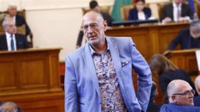 Любен Дилов-син не се закле като депутат заради инсулт 