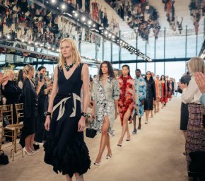 CHANEL представи Cruise 2026/27 – модата се слива с плажа