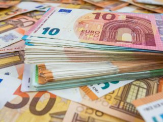 Рекордният дефицит набъбна до €1,75 млрд.