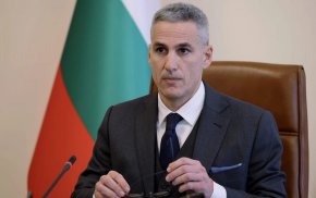Гюров заложи бомба на Радев с вземането на милиарди от ББР: Икономист