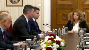 На живо: ДБ на консултации при президента