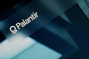 Palantir отчита рекорден растеж и изтъква стойността на AI на „бойното поле“