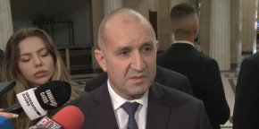  Няма да има механично съкращение в държавната администрация: Радев