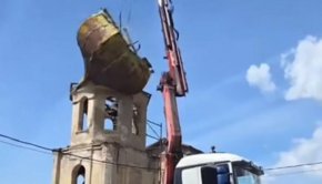 Автокран изпусна купола на църква в село Голема Раковица 