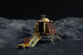 Индийски космически апарат откри възможни залежи на лед на Луната