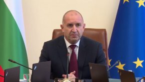 Научихме, че ще купуваме F-16, ще режем майчинството и ще намаляваме пенсиите - нищо не е вярно: Радев
