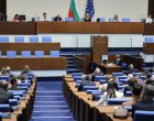 Депутатите решиха: Замразяват заплатите си – 4236 евро