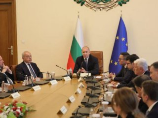   Радев увеличи броя генерали: 1 на 760 служещи, което е под стандарта за полковник  