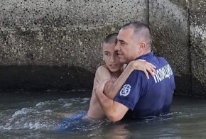 Полицай спаси 14-годишно момче от водите на река Марица