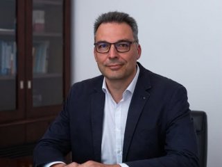  Може ли Десислава Атанасова да носи (някаква) отговорност за полета си с Пеевски?    