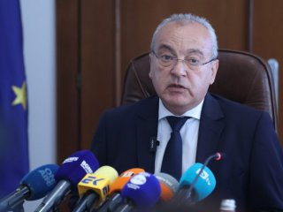  Просрочията не са €2 млрд., а 300М, Г.Донев да прочете данните на собственото си министерство: Л. Дацов