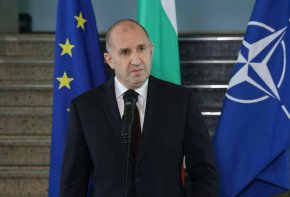 
5 министри и 30 депутати в черен списък на Радев за махане
