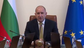 Докато някои ни атакуват от плажовете, ние ще продължим със същите темпове: Радев