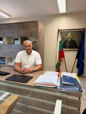   Кметът на Възраждане с поздрав за Деня на младежта