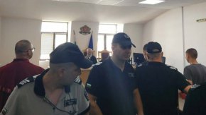 Съдът в Пловдив не остави в ареста младежите, задържани за побоя над непалците