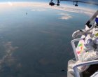 Руснак постави световен рекорд за най-висок парашутен скок от топловъздушен балон