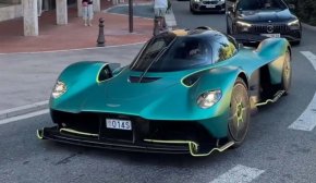 Фернандо Алонсо подкара 1160 к.с. Aston Martin Valkyrie с V12 до 11 000 об/мин из Монако
