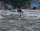 Огромно преградно езеро с над 2,5 млн. куб. м вода прелива, има риск от нова разрушителна вълна в Непал