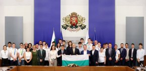 Радев отличи български ученици с медали от международни олимпиади