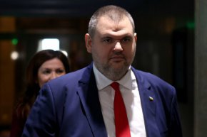 Пеевски: Демерджиев да го кача на един космически кораб и да го закарам на Марс с един тикет за 50 милиона