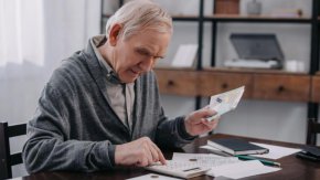 557,60 евро е средната пенсия през август: НОИ