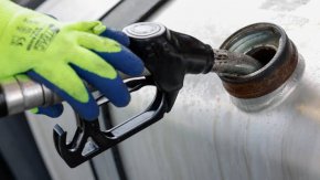 Германия въвежда облекчение от 17 евроцента на литър бензин и дизел