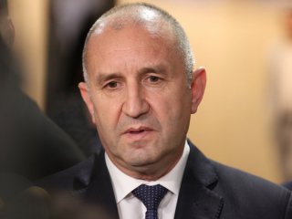 Радев ЗА още 3 г. санкции срещу Русия