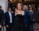Дженифър Лопес с драматична черна рокля в Милано