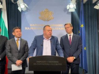  ДПС с разкрития за връзките на висшия ешалон на Прогресивна България с фирма за мантинели