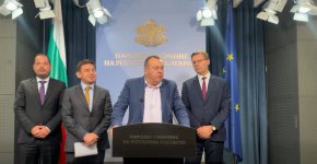  ДПС с разкрития за връзките на висшия ешалон на Прогресивна България с фирма за мантинели